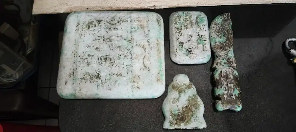 Batu giok ada ukiran