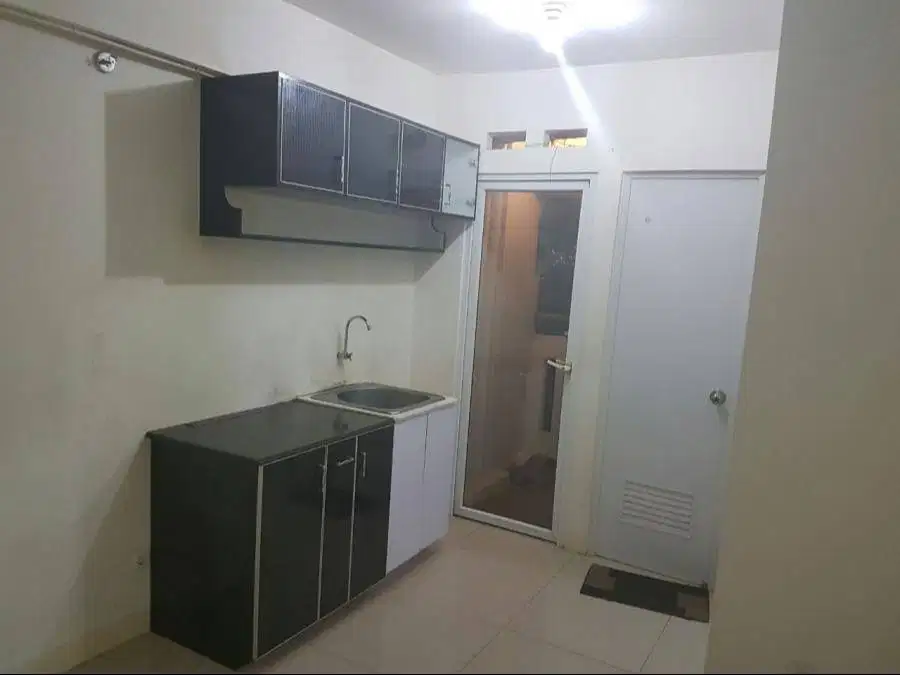 Disewakan Apartemen Green Pramuka 2 KT, 2 AC,Kitchen Set, Water Heater