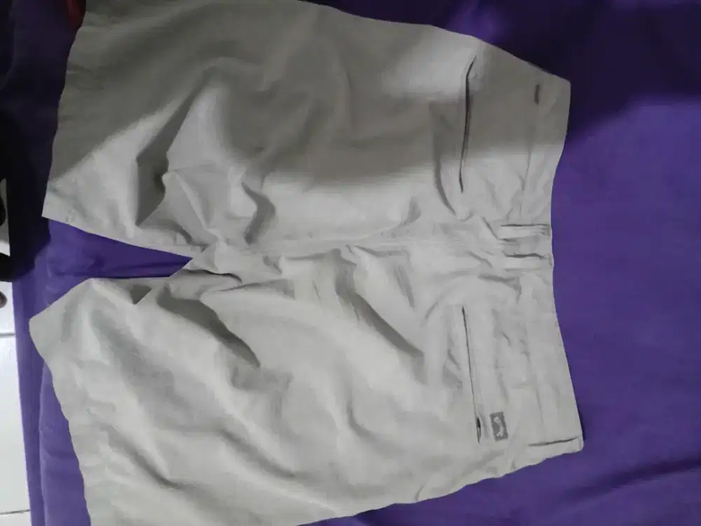 Celana pendek second pria merk billabong crossfire mid gray size 32