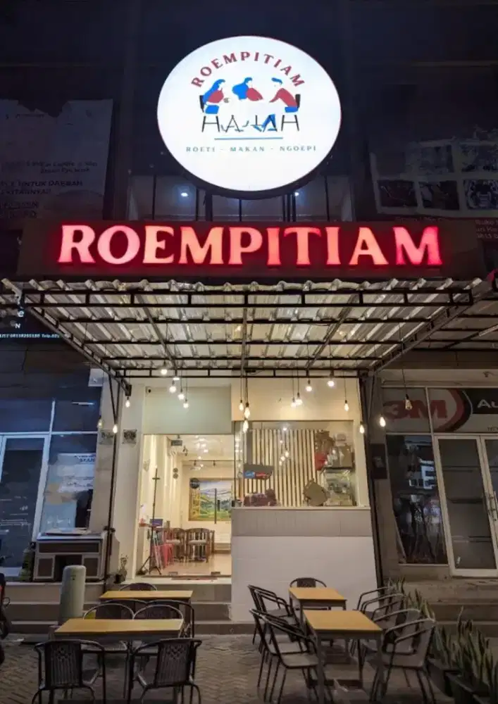 Staf restoran wanita