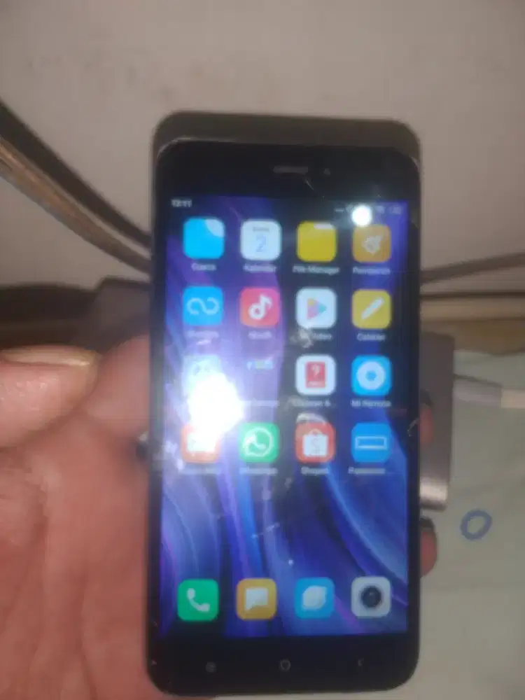 Jual xiaomi redmi 5a minus retak sehelai lcd no kendala