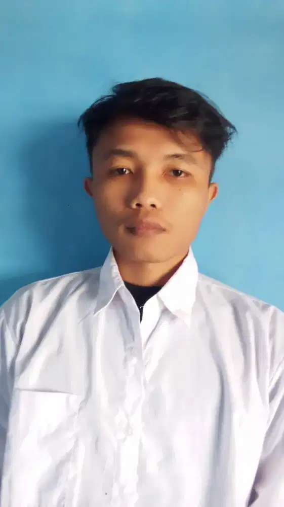 Mencari pekerjaan  di pabrik atau apa saja boleh .