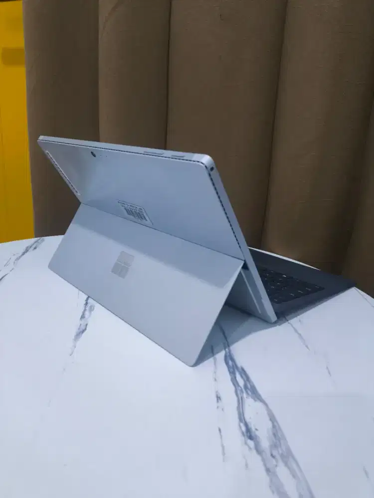 Laptop Microsoft Surface Touchscreen SuperSlim SSD FAST BOOT