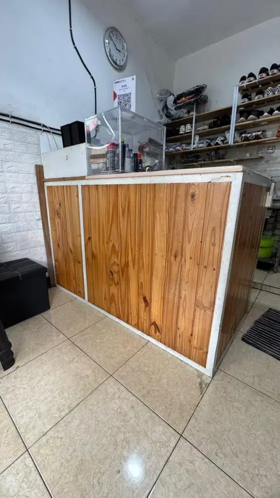 Meja kasir kayu scandinavian