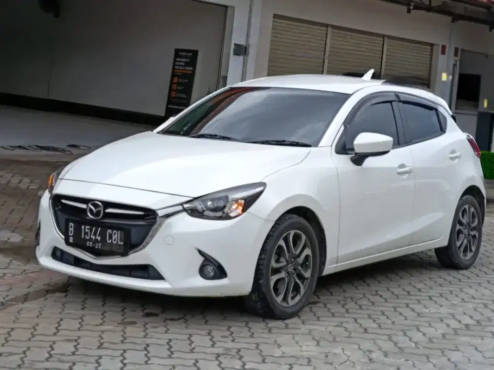 Mazda 2 R Automatic 2016 Bensin Putih Metalik