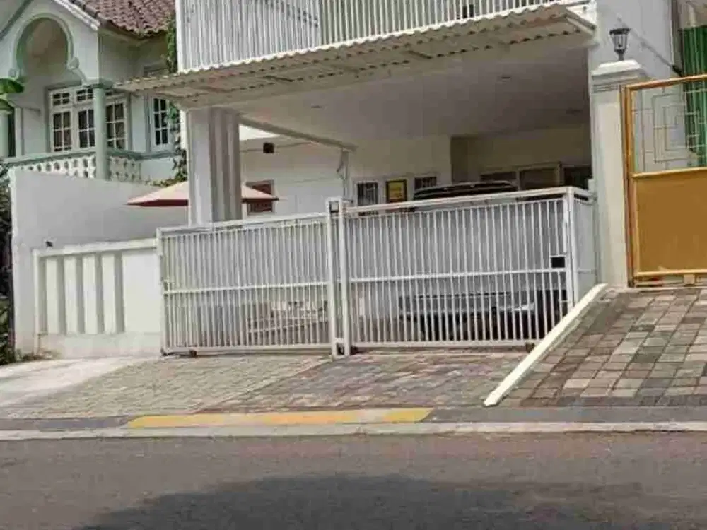 Rumah 2 lantai boulevard Legenda Wisata Cibubur kondisi bagus siap huni