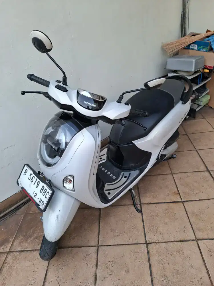 Honda scoopy thn 2024 /2025 putih thn 1 dr baru