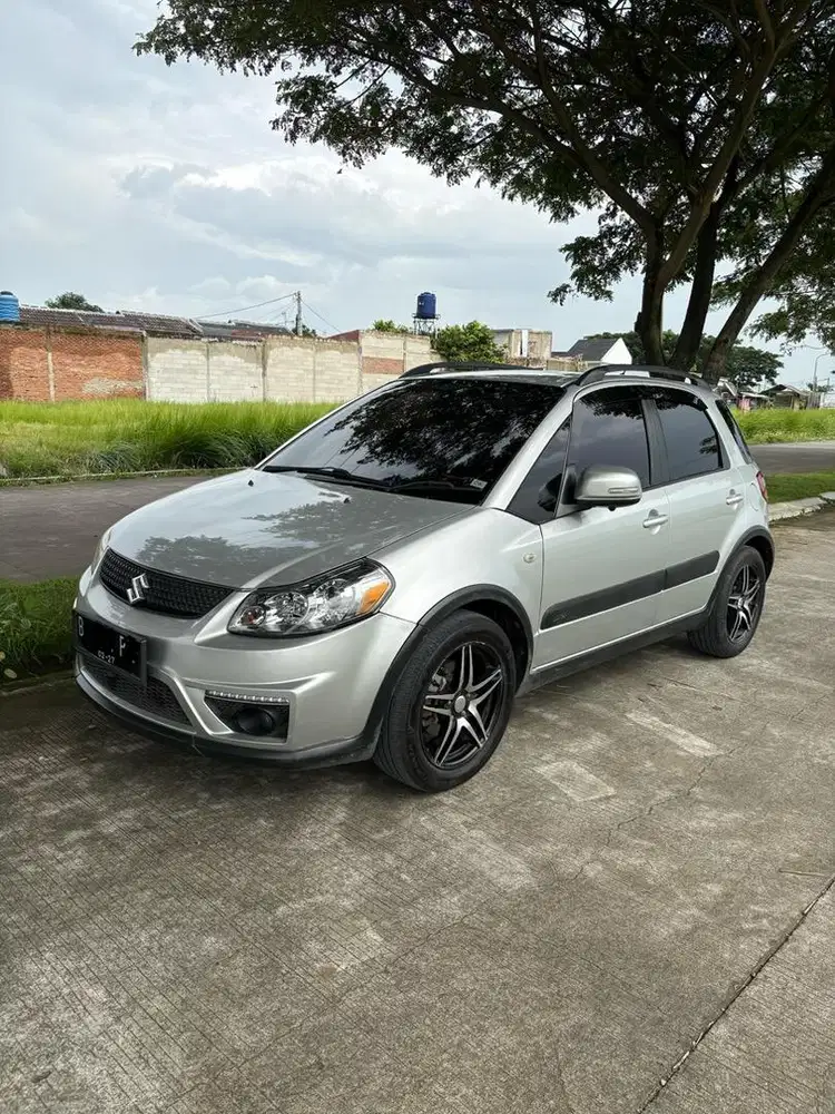 Suzuki SX4 X-Over RC1 2012