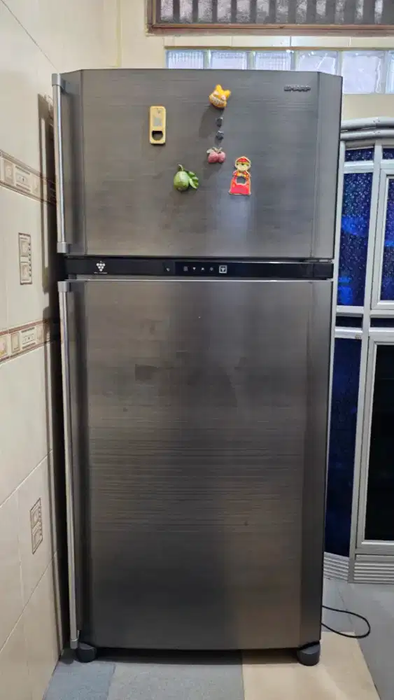 Kulkas Sharp 2 pintu + freezer