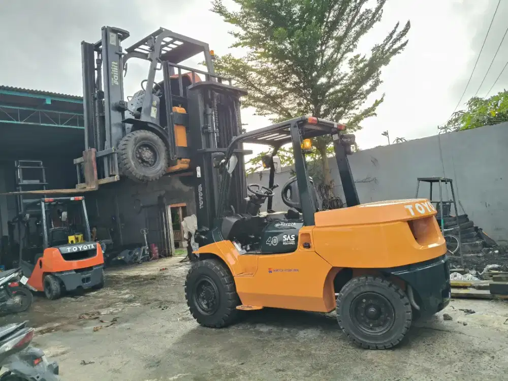 Forklift Toyota 4 Ton,Matic,Tiang Threelift 5 Meter,14Z,Tahun 2012