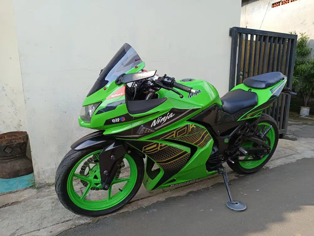 Di jual cepat ninja 250 karbu 2012 siap gas