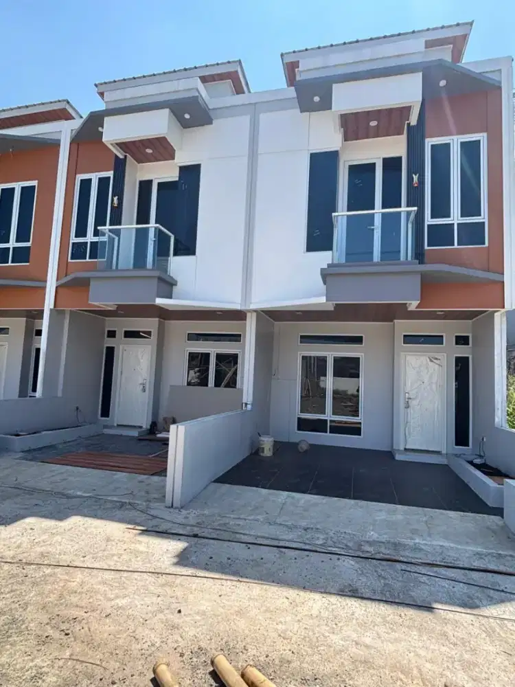 RUMAH DIJUAL 2 LANTAI DEKAT STASIUN JATINEGARA JAKARTA TIMUR