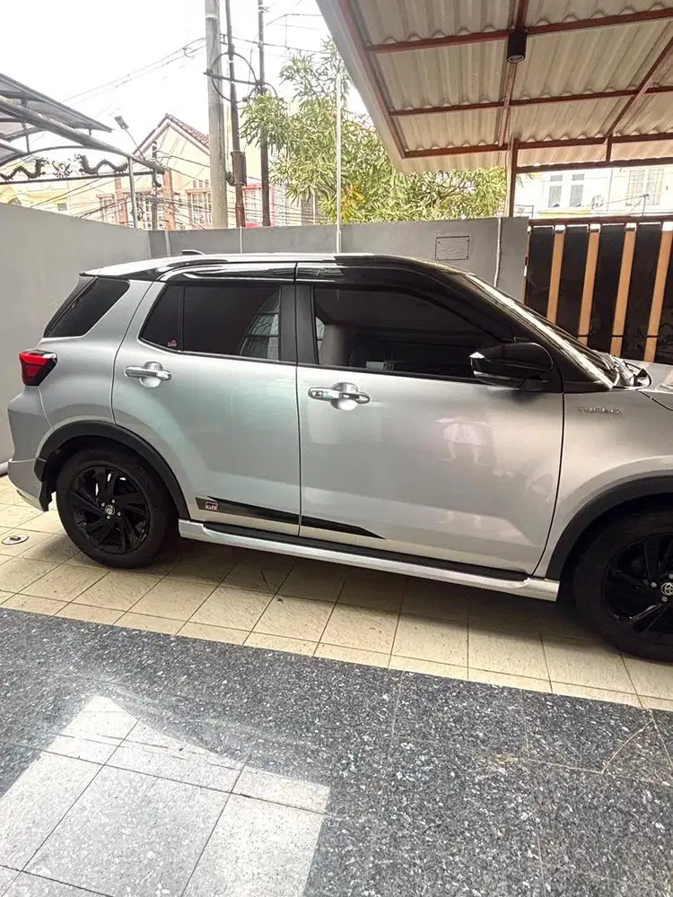Dijual mobil toyota raize two tone 2023 like new km rendah