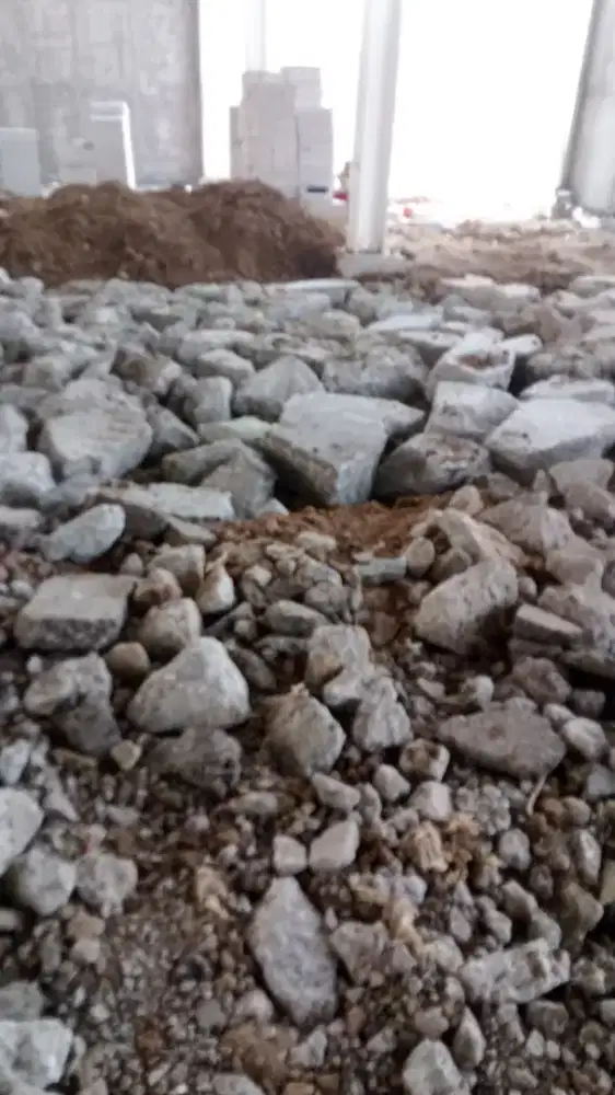 Cut and fill Bongkaran bangunan tua bobok beton hotmix