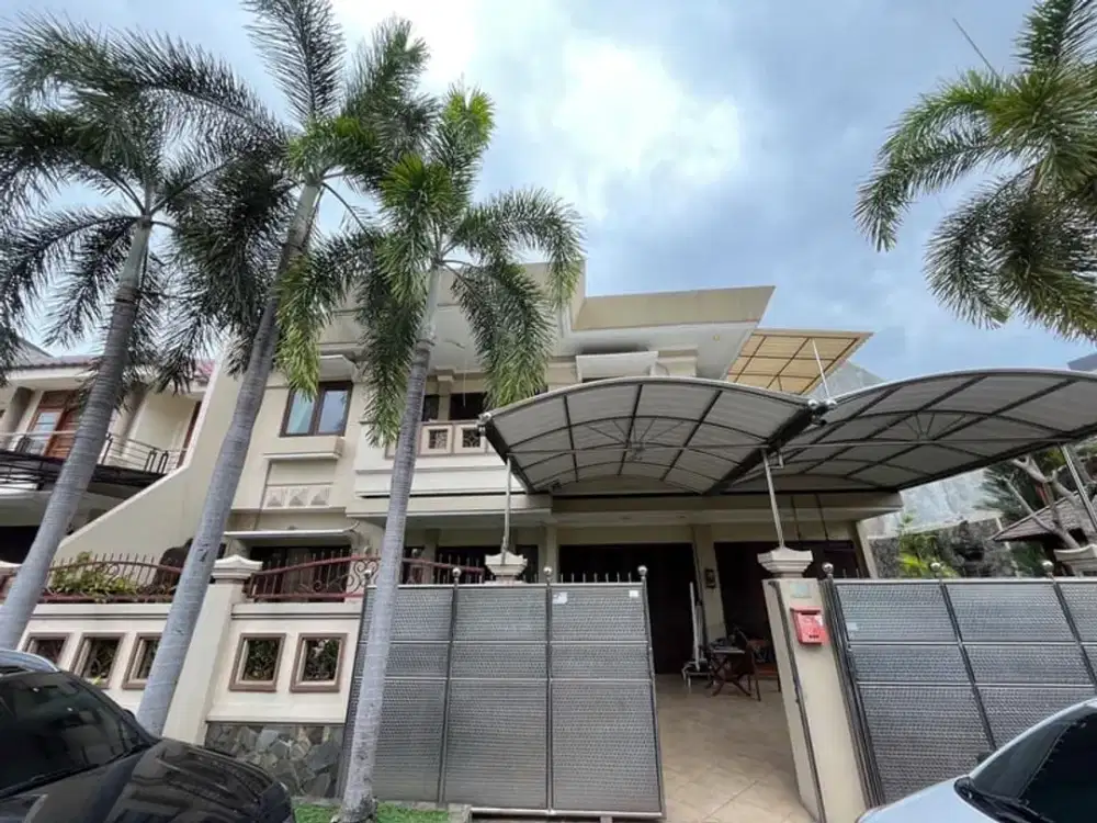 Rumah Bagus Siap Huni Ada Private Pool di Villa Taman Gapura, Citraland, Surabaya Barat