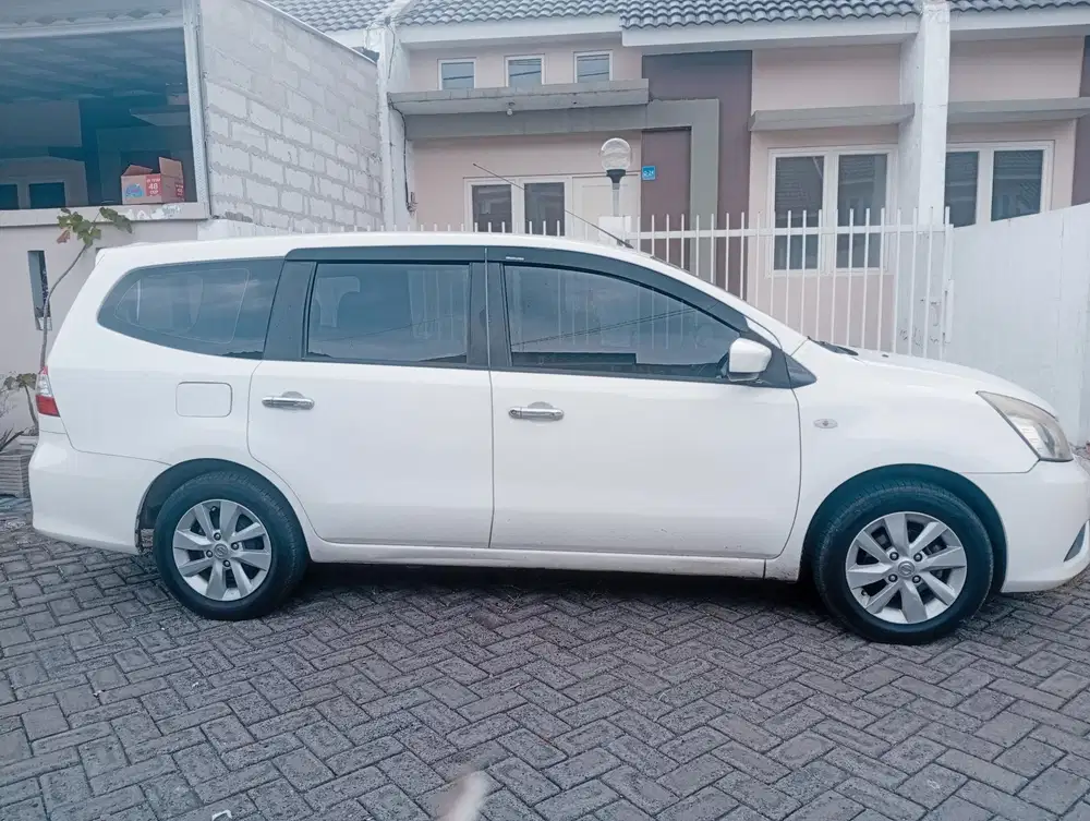 Nissan Grand livina 2014 Bensin