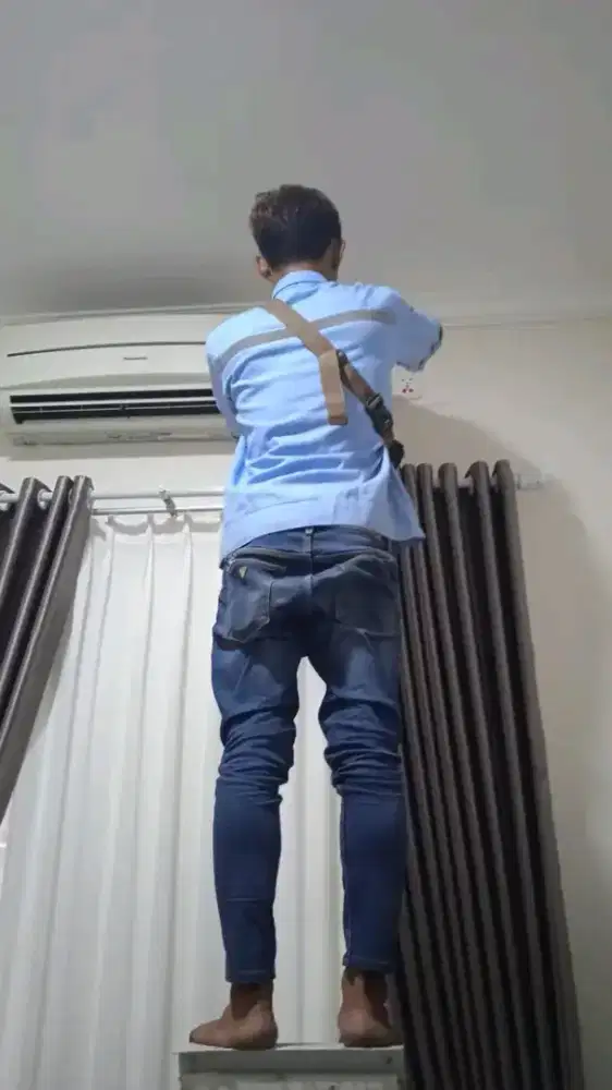 Servis AC bongkar pasang AC kulkas mesin cuci kompa air dll