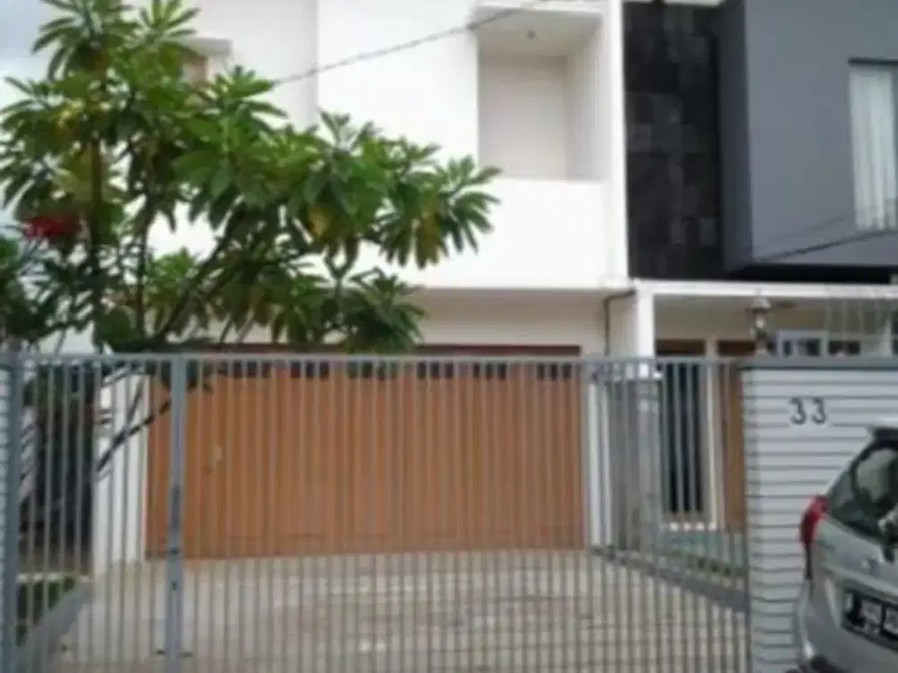 Disewakan rumah bisa untuk kantor  di kawasan Cipete jalan 2 mobil