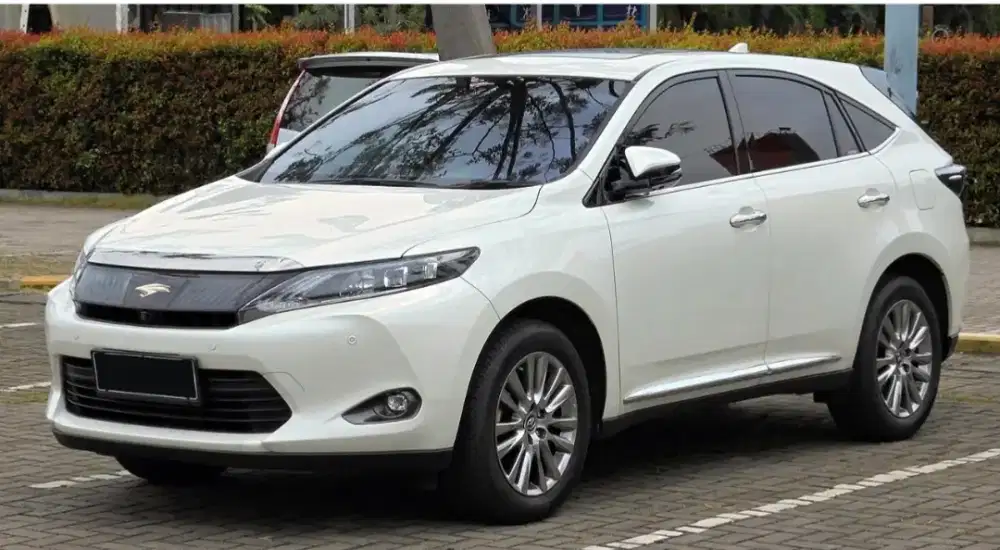 Lexus Harrier istimewa tangan pertama