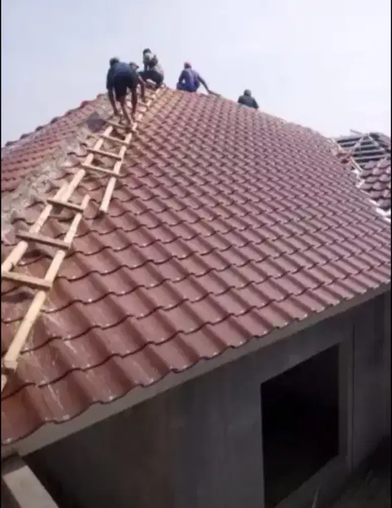 Perbaikan atap bocor atau tukang bangunan