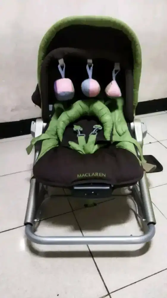 Kursi goyang bayi