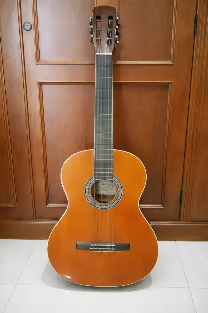 GITAR CLASSIC Antonio Ramirez AC70-E