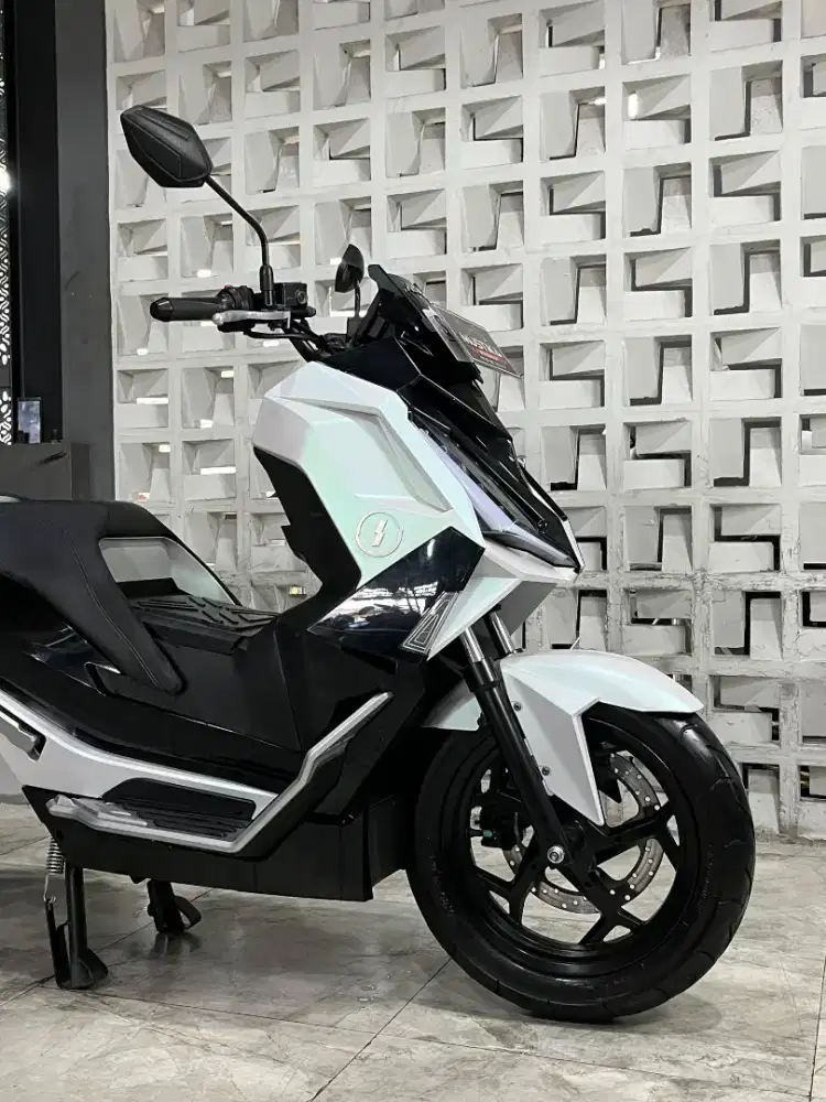 ALVA CERVO 250 2024 MOTOR LISTRIK - Chintia Mustika