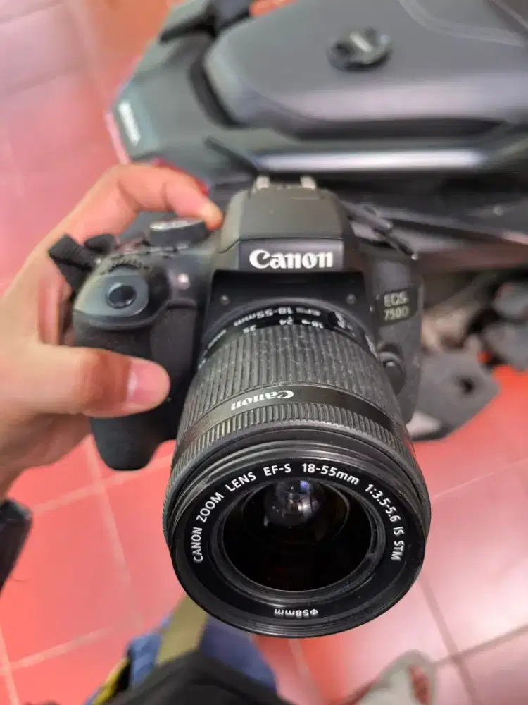 Camera Canon 750D + Lensa Kit