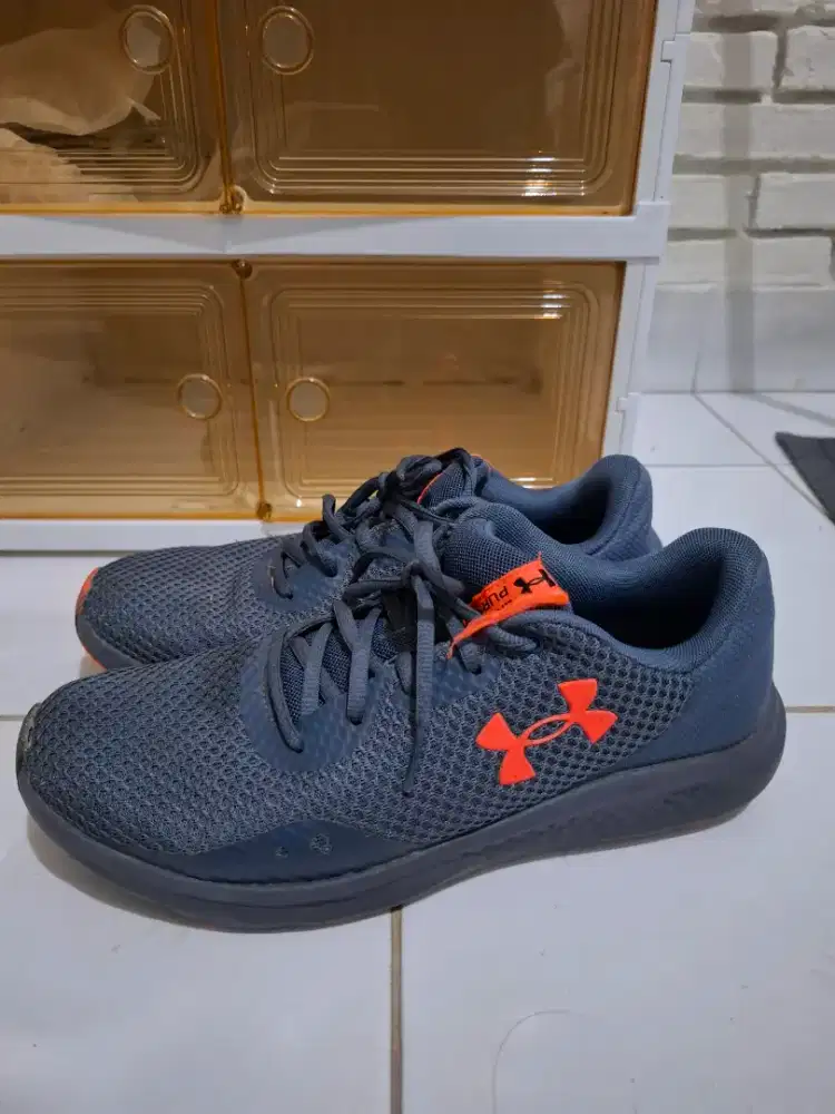 Sepatu Under Armour Biru Navy