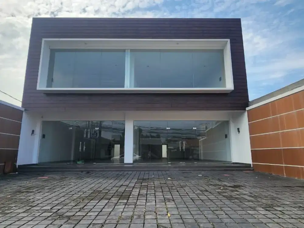 DIJUAL bangunan untuk Usaha 2.5 lantai dengan rooftop di pinggir jalan utama Jagakarsa