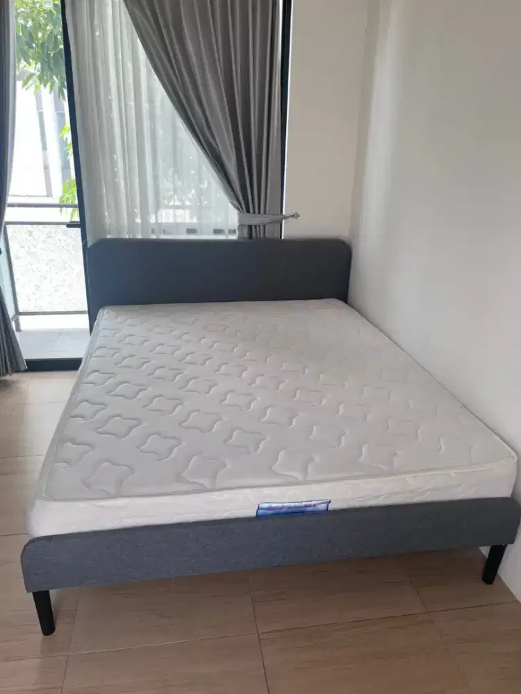 Set Dipan INFORMA + Kasur Second Like New (Tidak pernah pakai)