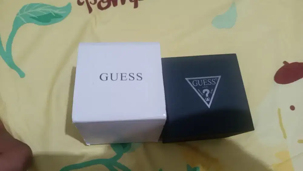 Jam tangan Guess Wanita GOLD SECOND