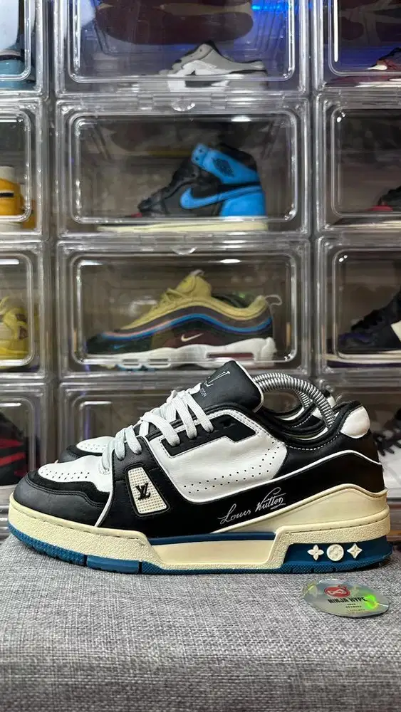LOUIS VUITTON TRAINER WHITE BLACK BLUE