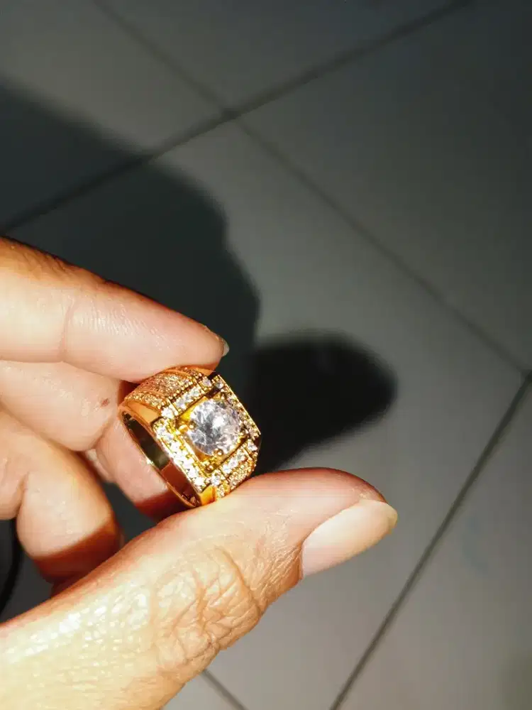 Batu zircon colorless