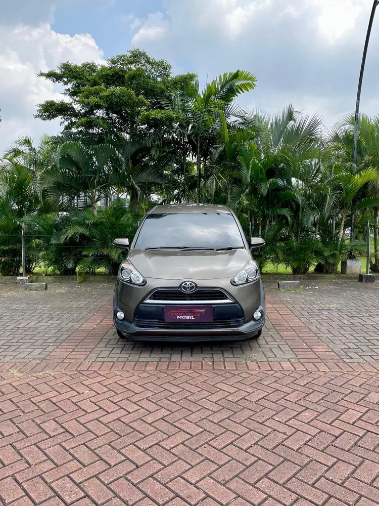 Toyota Sienta 1.5 V CVT 2019