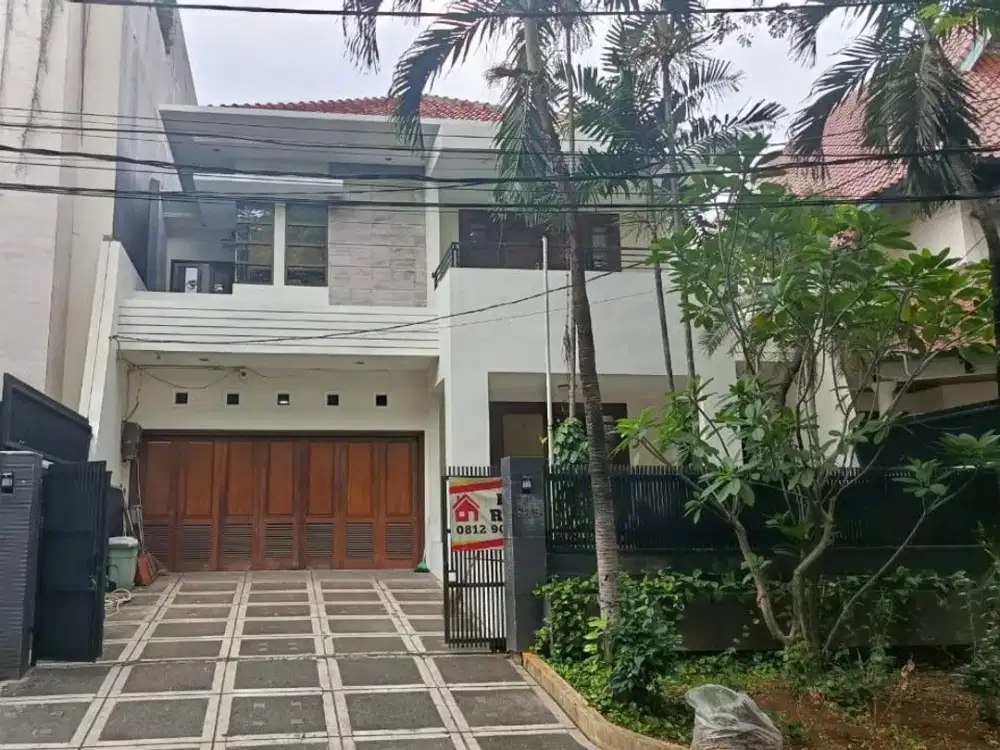 DISEWAKAN Rumah 2 lantai dengan Pool di Jl.Metro Alam - Pondok Pinang - Jakarta Selatan