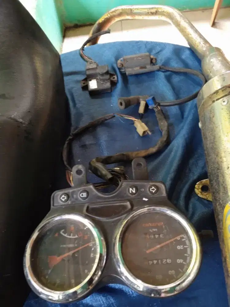 jual knalpot dan speedo meter, jok, dan kuil, CDI, Ex suzuki Thunder