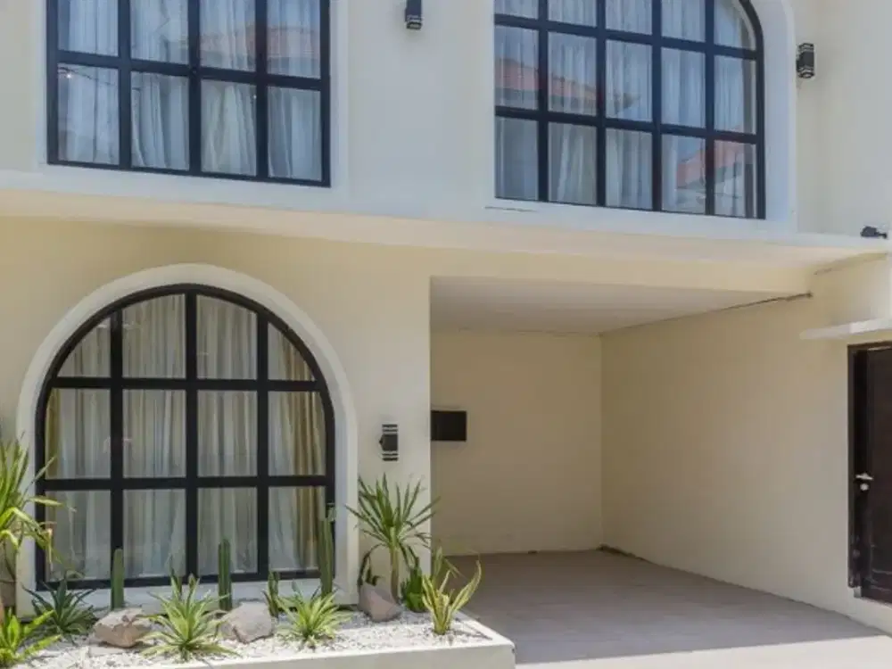 VILLA HUNIAN ELEGAN DI KEROBOKAN BADUNG, BALI