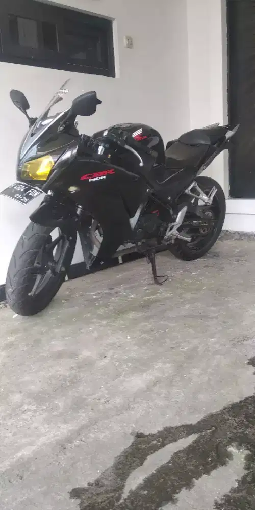 Honda CBR 150 R TH 2016(KM NYA 46RB)JRG PAKAI BODY MESIN MULUS