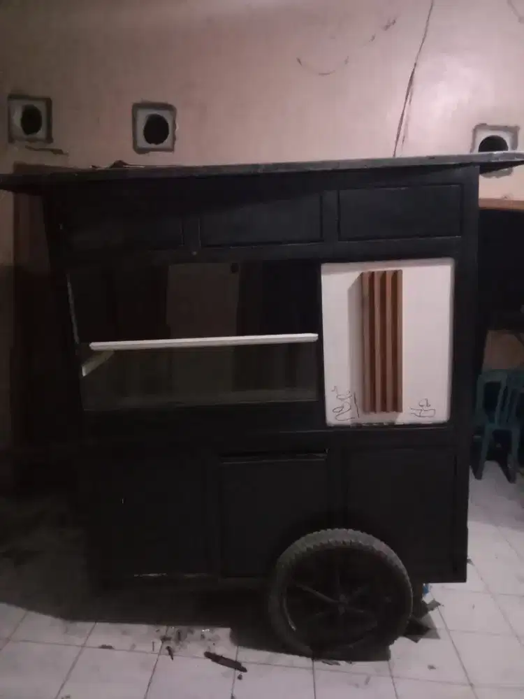 Gerobak siap pakai kondisi 80% mines roda kecil untuk stir harus ganti