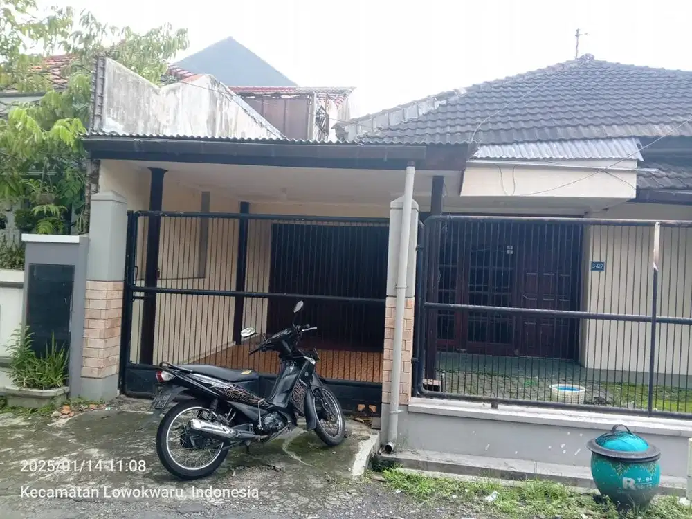 Pagar Besi, pintu panel kayu dan kayu atap