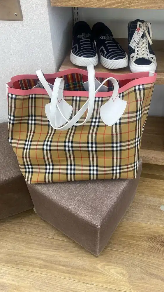 Burberry tote new