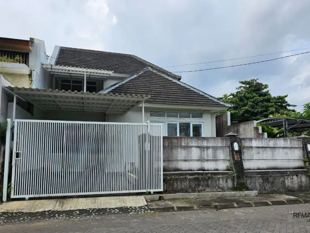 Rumah Unfurnished 2 Lantai Disewakan, di Kerobokan Kelod Area