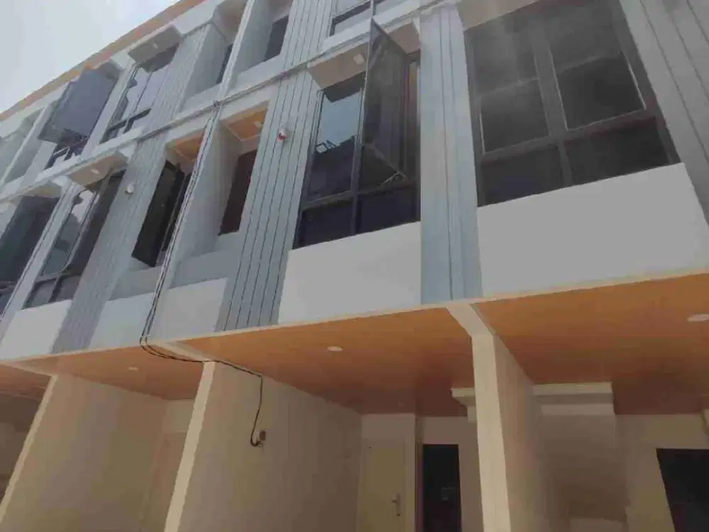 Rumah murah dekat stasiun mangga besar Jakarta pusat dwiwarna