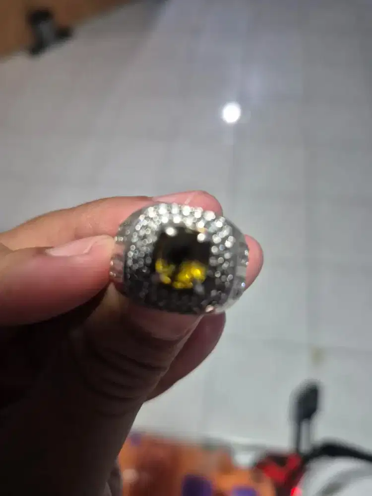 Batu safir kuning