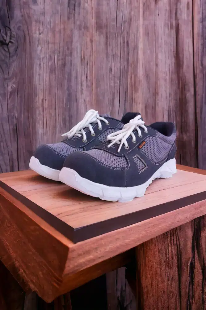 Spesial Sepatu safety buatan indonesia Cilegon