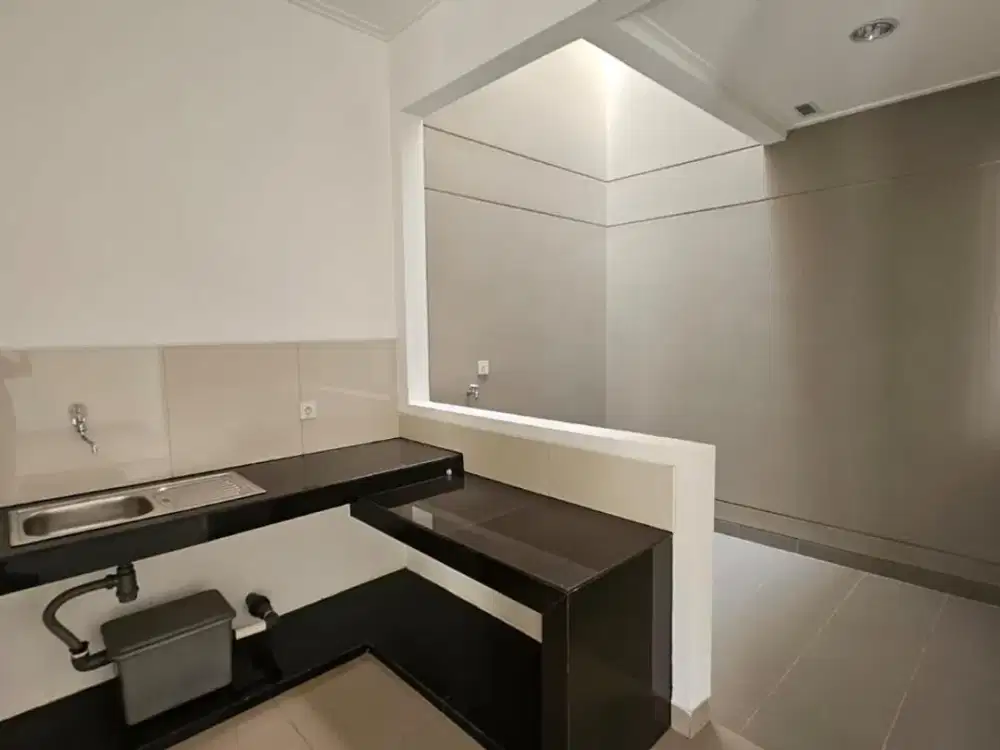 jual rumah 2 lantai PIK 2 uk 8x12,5m kosongan standard