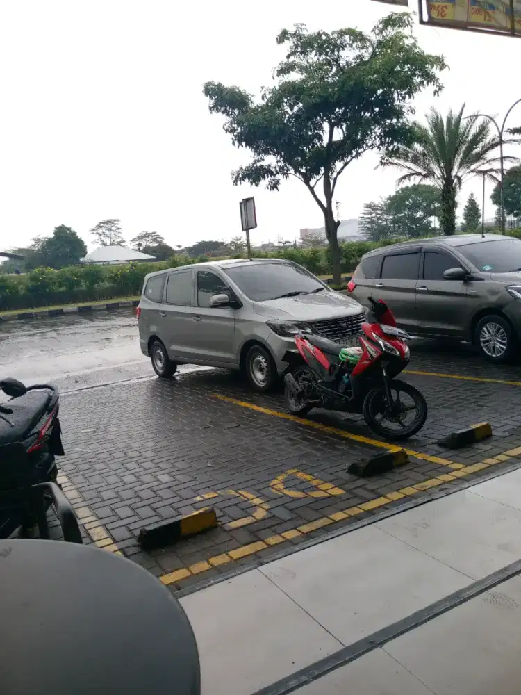 Deks people in house/kantor