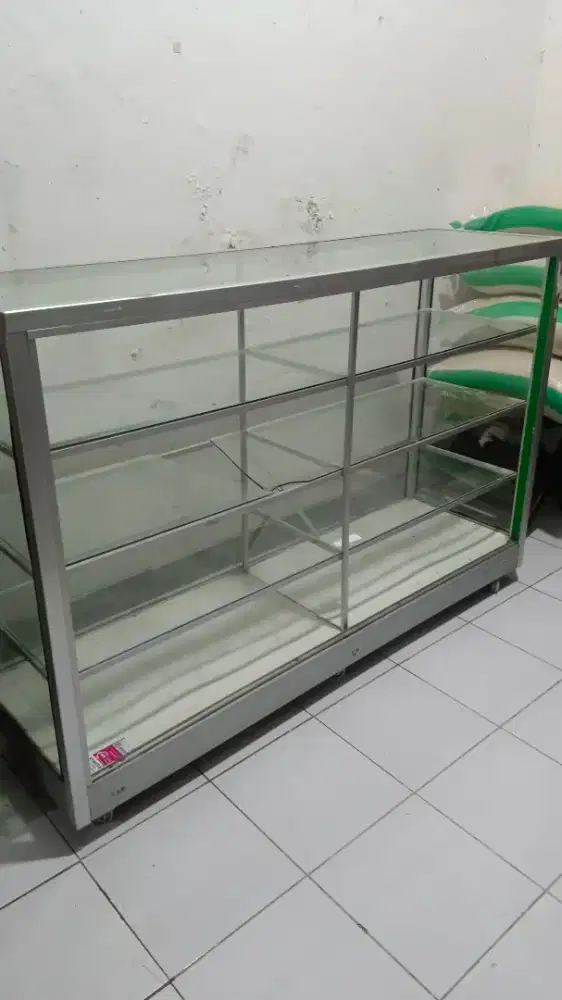 Rak aluminium etalase kaca