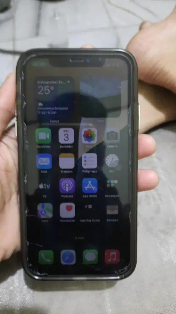 for sale!!! iphone 11 64gb garansi ibox